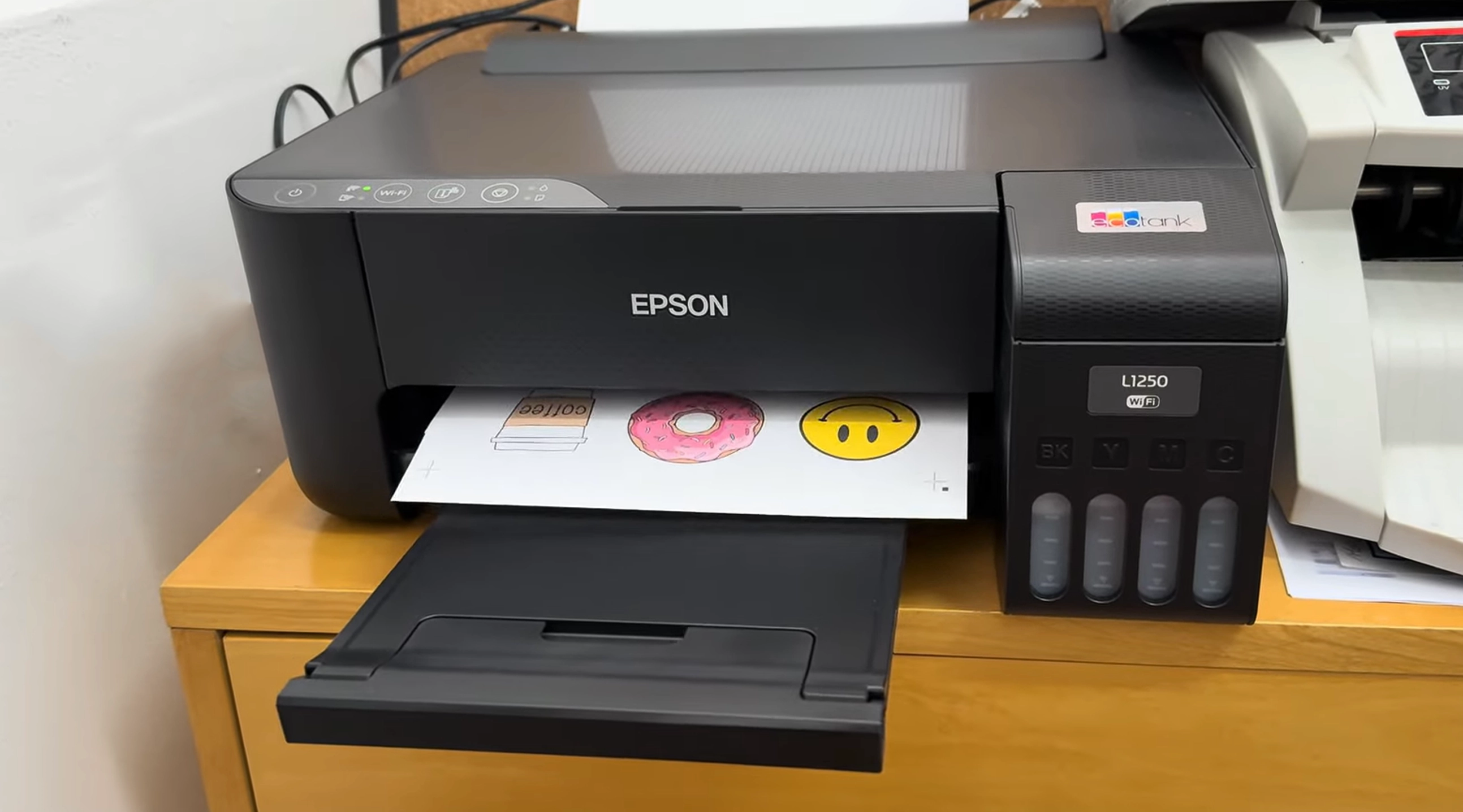 Imprimir el diseño de stickers con las marcas de registro incluidas