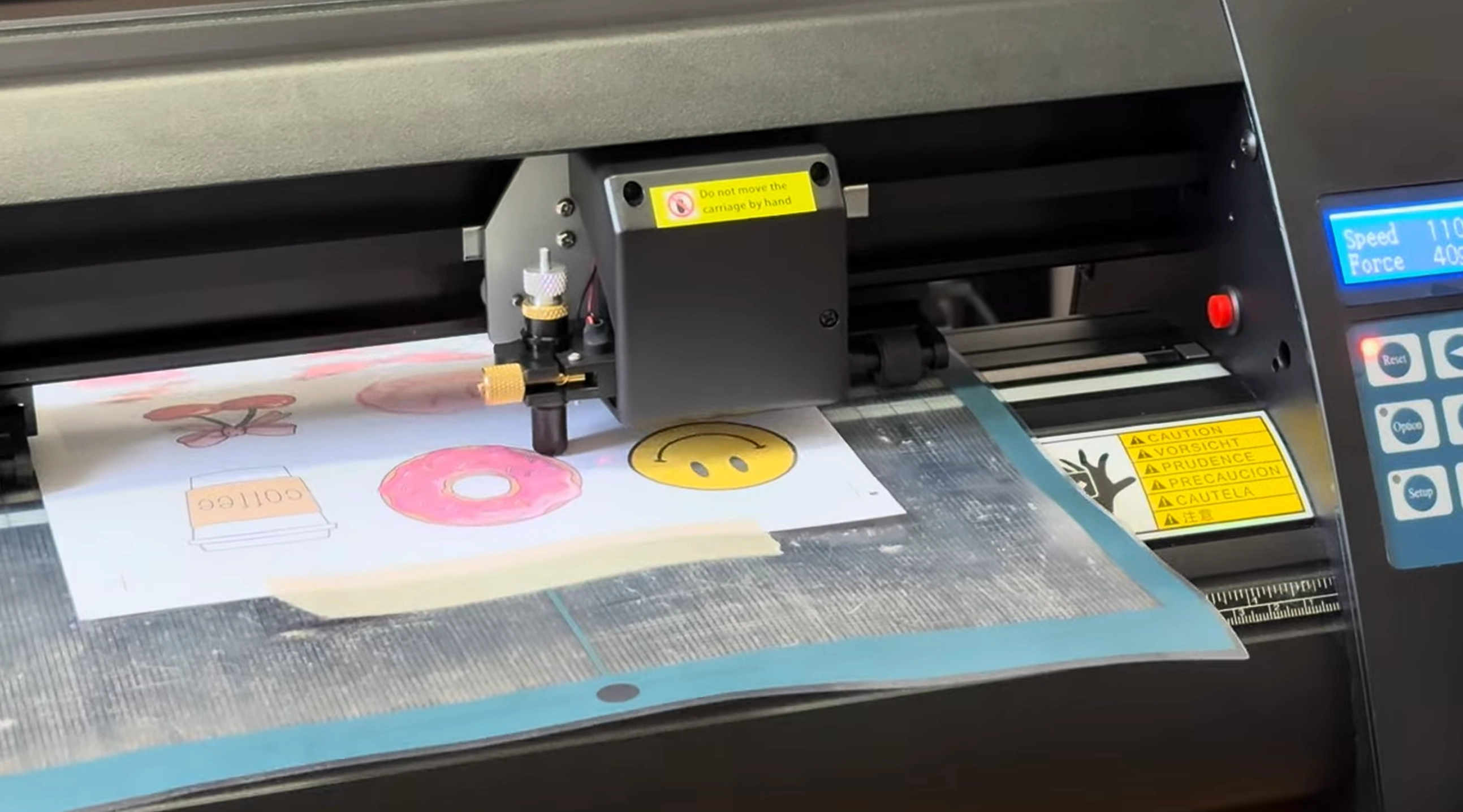 Realizar el corte de stickers con el plotter de corte semiautomático